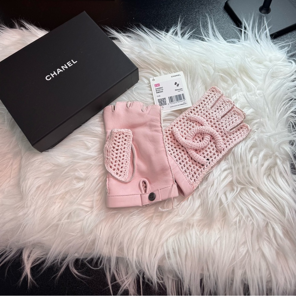 CHANEL Light Pink Women's Fingerless Gloves